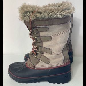 Khombu Water Resistant Boots Fits M 7 W 8.5 Unisex
